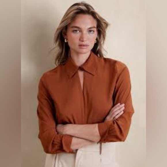 Banana Republic Essential Collared Silk Blouse Size S - Picture 1 of 8
